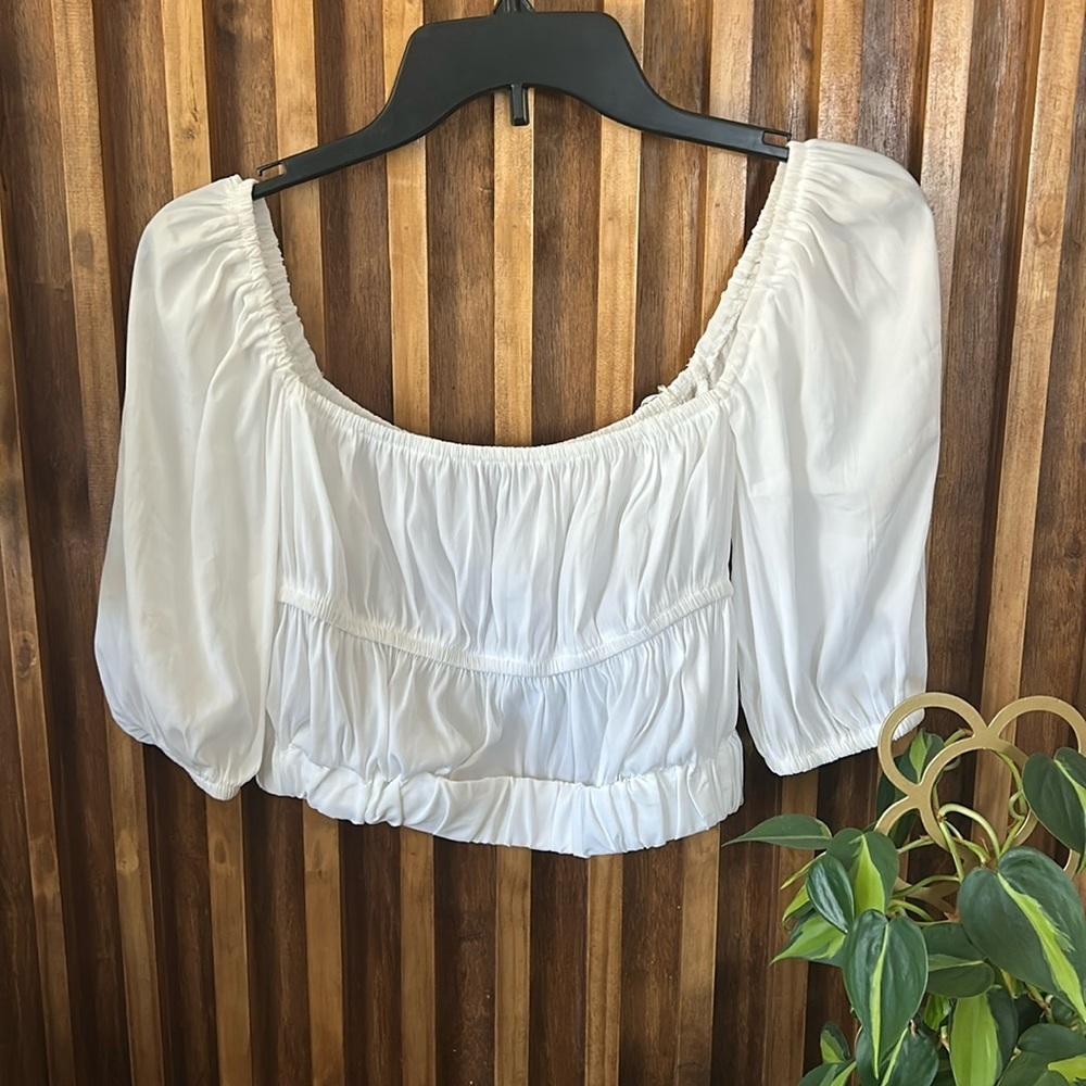 1.State Ruched Elbow Sleeve Crop Top. Size S